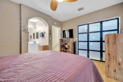 Touwnhouse à vendre à Miami, Floride: 2 chambres, 104.98 m2 № 1966236 - photo 10