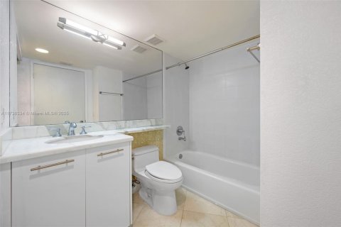 Condo in Aventura, Florida, 2 bedrooms  № 1763264 - photo 14