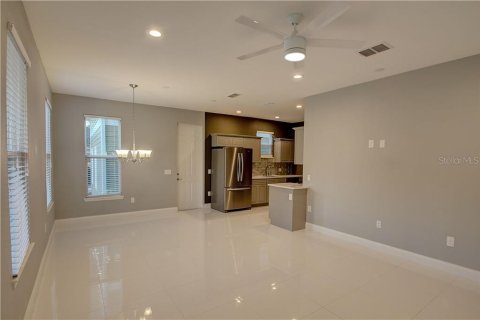 Apartamento en alquiler en Orlando, Florida, 3 dormitorios, 111.85 m2 № 1911558 - foto 3