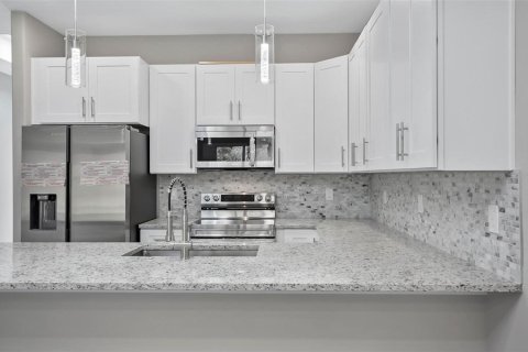 Купить коммерческую недвижимость в Палм-Кост, Флорида 6 спален, 222.97м2, № 1866316 - фото 11