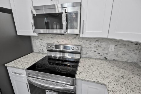 Купить коммерческую недвижимость в Палм-Кост, Флорида 6 спален, 222.97м2, № 1866316 - фото 14