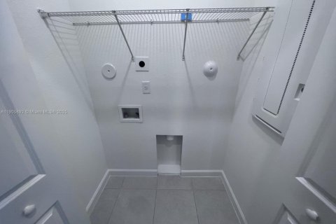 Adosado en alquiler en Miami, Florida, 4 dormitorios, 169.83 m2 № 1963396 - foto 10