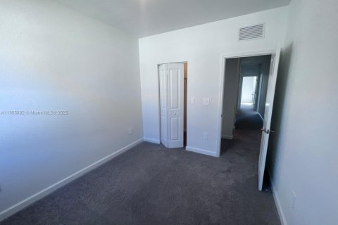 Adosado en alquiler en Miami, Florida, 4 dormitorios, 169.83 m2 № 1963396 - foto 21