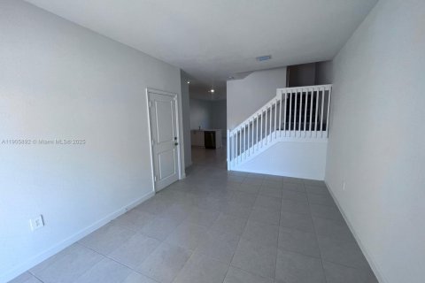 Adosado en alquiler en Miami, Florida, 4 dormitorios, 169.83 m2 № 1963396 - foto 3