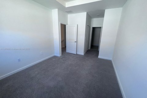 Adosado en alquiler en Miami, Florida, 4 dormitorios, 169.83 m2 № 1963396 - foto 22