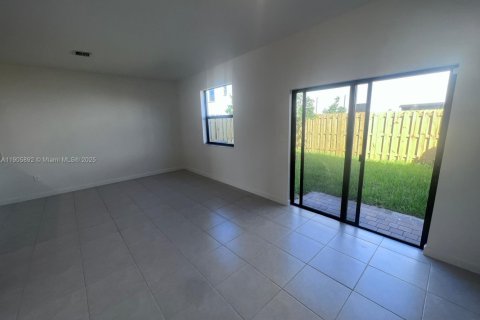 Adosado en alquiler en Miami, Florida, 4 dormitorios, 169.83 m2 № 1963396 - foto 7