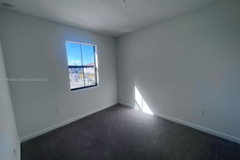 Adosado en alquiler en Miami, Florida, 4 dormitorios, 169.83 m2 № 1963396 - foto 13
