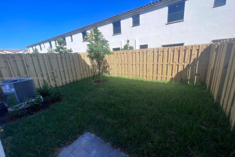 Adosado en alquiler en Miami, Florida, 4 dormitorios, 169.83 m2 № 1963396 - foto 8