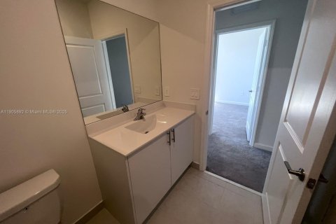 Adosado en alquiler en Miami, Florida, 4 dormitorios, 169.83 m2 № 1963396 - foto 17