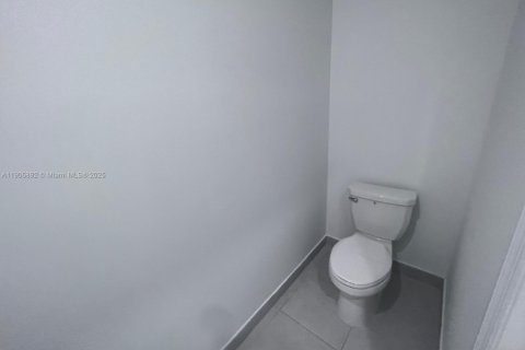 Adosado en alquiler en Miami, Florida, 4 dormitorios, 169.83 m2 № 1963396 - foto 9