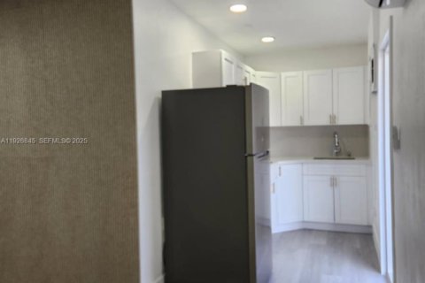 Снять в аренду коммерческую недвижимость в Санрайз, Флорида 1 спальня, 175.03м2, № 1985784 - фото 4