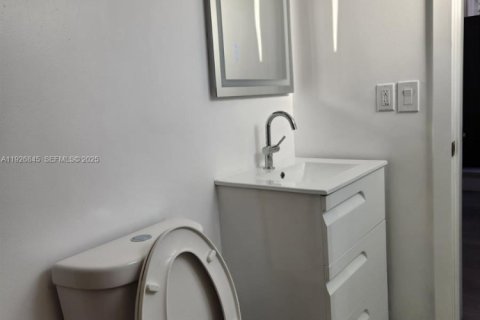 Снять в аренду коммерческую недвижимость в Санрайз, Флорида 1 спальня, 175.03м2, № 1985784 - фото 6