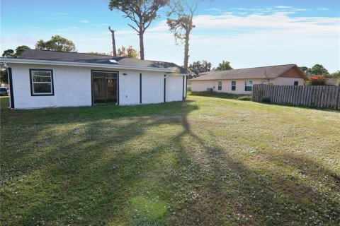 House in Palm Bay, Florida 4 bedrooms, 147.81 sq.m. № 2110982 - photo 21