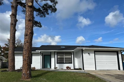 House in Palm Bay, Florida 4 bedrooms, 147.81 sq.m. № 2110982