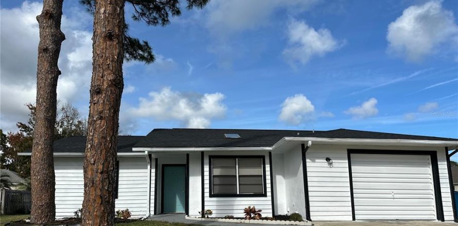House in Palm Bay, Florida 4 bedrooms, 147.81 sq.m. № 2110982