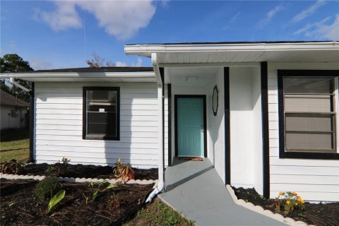 House in Palm Bay, Florida 4 bedrooms, 147.81 sq.m. № 2110982 - photo 2