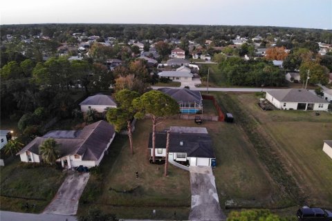 House in Palm Bay, Florida 4 bedrooms, 147.81 sq.m. № 2110982 - photo 23