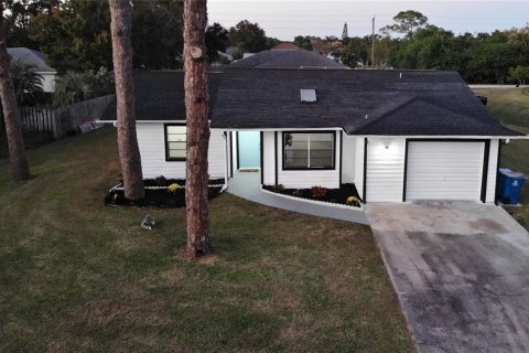 House in Palm Bay, Florida 4 bedrooms, 147.81 sq.m. № 2110982 - photo 19