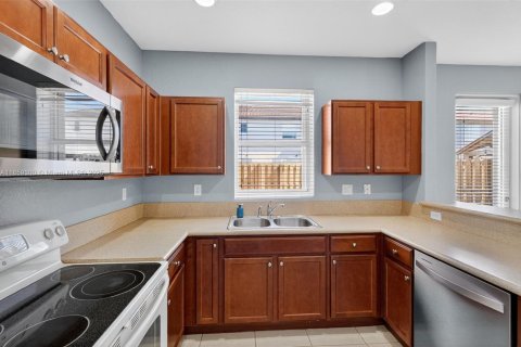 Townhouse in Miami, Florida 4 bedrooms, 183.95 sq.m. № 1889918 - photo 5