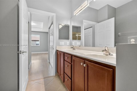 Townhouse in Miami, Florida 4 bedrooms, 183.95 sq.m. № 1889918 - photo 19