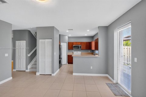 Townhouse in Miami, Florida 4 bedrooms, 183.95 sq.m. № 1889918 - photo 12