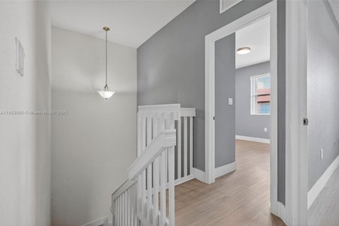 Townhouse in Miami, Florida 4 bedrooms, 183.95 sq.m. № 1889918 - photo 13