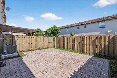Townhouse in Miami, Florida 4 bedrooms, 183.95 sq.m. № 1889918 - photo 2