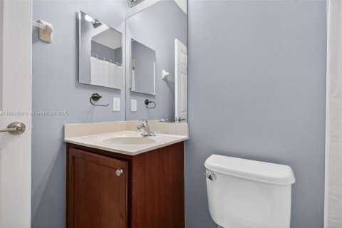 Townhouse in Miami, Florida 4 bedrooms, 183.95 sq.m. № 1889918 - photo 22