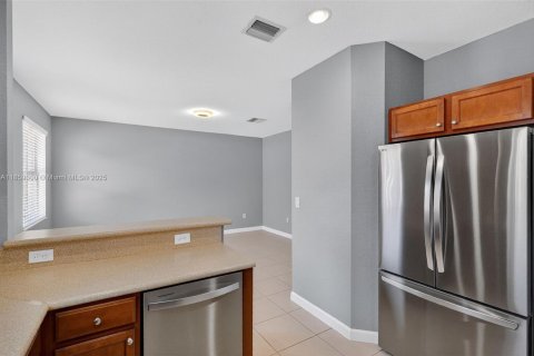 Townhouse in Miami, Florida 4 bedrooms, 183.95 sq.m. № 1889918 - photo 11