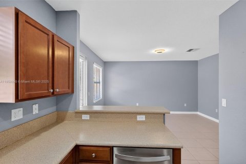 Townhouse in Miami, Florida 4 bedrooms, 183.95 sq.m. № 1889918 - photo 7
