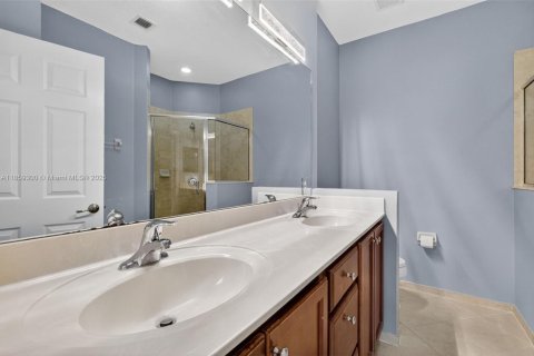 Townhouse in Miami, Florida 4 bedrooms, 183.95 sq.m. № 1889918 - photo 17