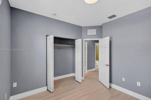 Townhouse in Miami, Florida 4 bedrooms, 183.95 sq.m. № 1889918 - photo 25
