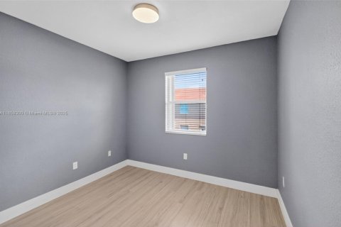 Townhouse in Miami, Florida 4 bedrooms, 183.95 sq.m. № 1889918 - photo 20