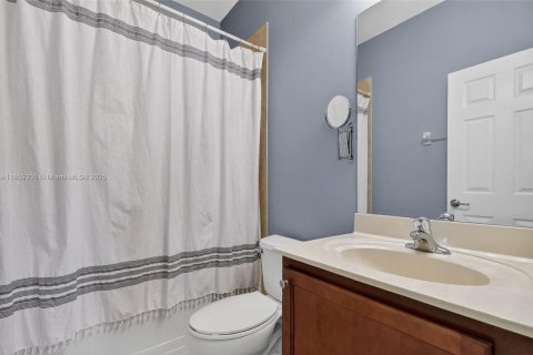 Townhouse in Miami, Florida 4 bedrooms, 183.95 sq.m. № 1889918 - photo 28