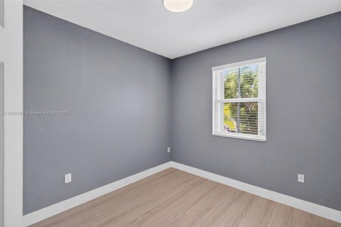 Townhouse in Miami, Florida 4 bedrooms, 183.95 sq.m. № 1889918 - photo 24