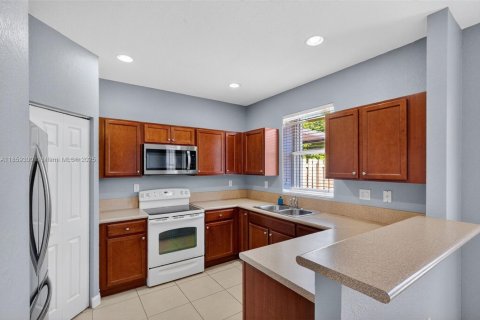 Townhouse in Miami, Florida 4 bedrooms, 183.95 sq.m. № 1889918 - photo 6
