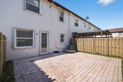Townhouse in Miami, Florida 4 bedrooms, 183.95 sq.m. № 1889918 - photo 9