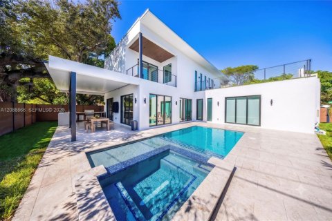 Casa en Miami, Florida 4 dormitorios, 340.12 m2 № 2365882