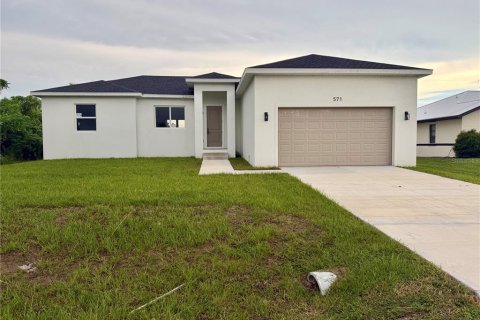House in Port Charlotte, Florida 3 bedrooms, 150.97 sq.m. № 2219809