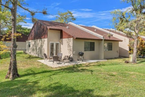 House in Deerfield Beach, Florida 2 bedrooms, 76.74 sq.m. № 1890019 - photo 3