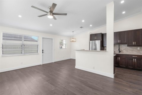 House in Deerfield Beach, Florida 2 bedrooms, 76.74 sq.m. № 1890019 - photo 8