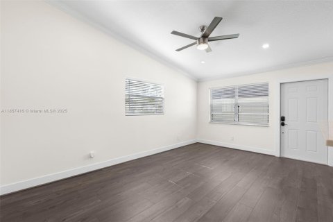 House in Deerfield Beach, Florida 2 bedrooms, 76.74 sq.m. № 1890019 - photo 7
