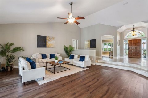 House in Longwood, Florida 5 bedrooms, 414.99 sq.m. № 2360945 - photo 6