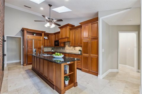House in Longwood, Florida 5 bedrooms, 414.99 sq.m. № 2360945 - photo 15