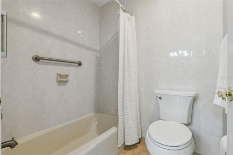 House in Longwood, Florida 5 bedrooms, 414.99 sq.m. № 2360945 - photo 27