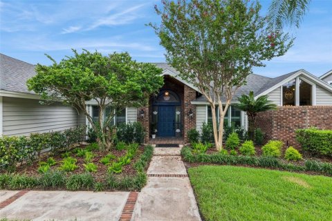 House in Longwood, Florida 5 bedrooms, 414.99 sq.m. № 2360945 - photo 2