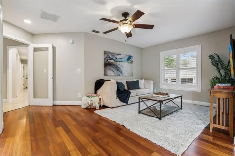 House in Longwood, Florida 5 bedrooms, 414.99 sq.m. № 2360945 - photo 24