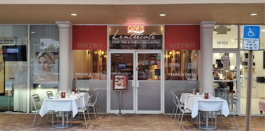 Commercial property in Sunny Isles Beach, Florida № 1960740