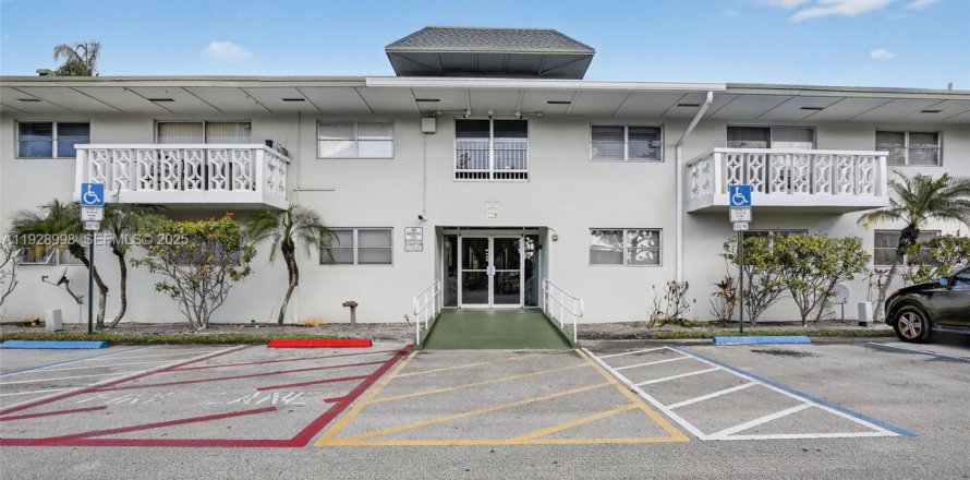 Condominio en Plantation, Florida, 2 dormitorios  № 1991061