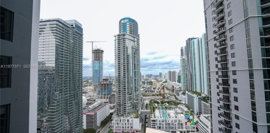 Кондоминиум с 1 спальней в Майами, Флорида № 2041688